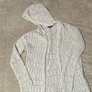 Cream/tan throw/sweater/layer